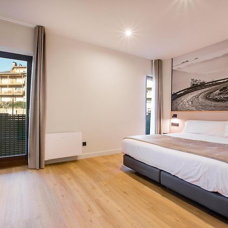 Hotel Llivia Buitenkant foto